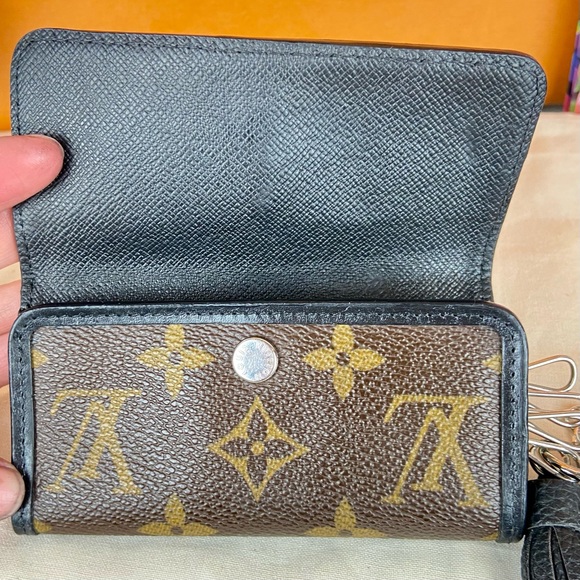 Louis Vuitton Macagascar key case holder with wristlet Keychain bracelet - Picture 5 of 14